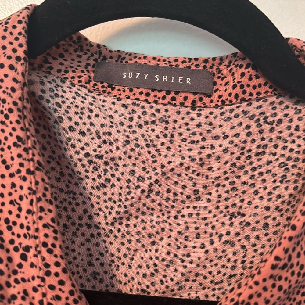 ✨️2/$20 Sleeveless Button-Front Women's Top in Dusty Rose Print - Picture 2 of 7